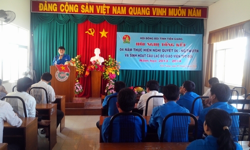 Đồng chí Ngô Huỳnh Quang Thái - Phó Bí thư Tỉnh Đoàn, Chủ tịch Hội Đồng Đội tỉnh phát biểu tại Hội Nghị.